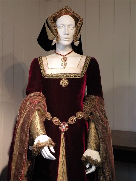 Tudor fashion 